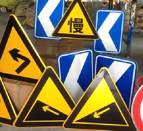 文山标识标牌中颜色的确定是很重要的。